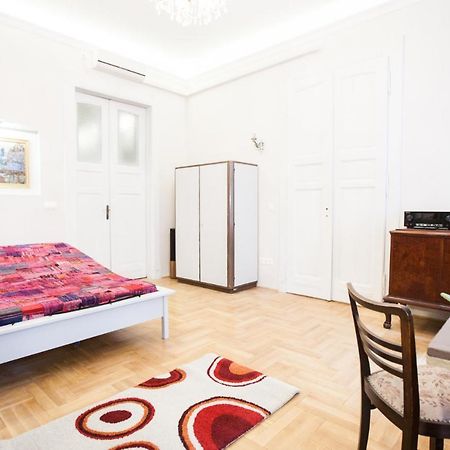 N40 By Small Home Budapest Exterior photo
